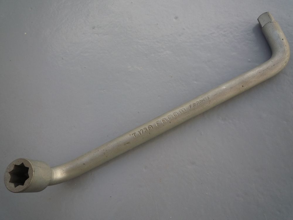 Cl� de vidange moteur + Cl� pour filtre � huile 15 Paris 13 (75)