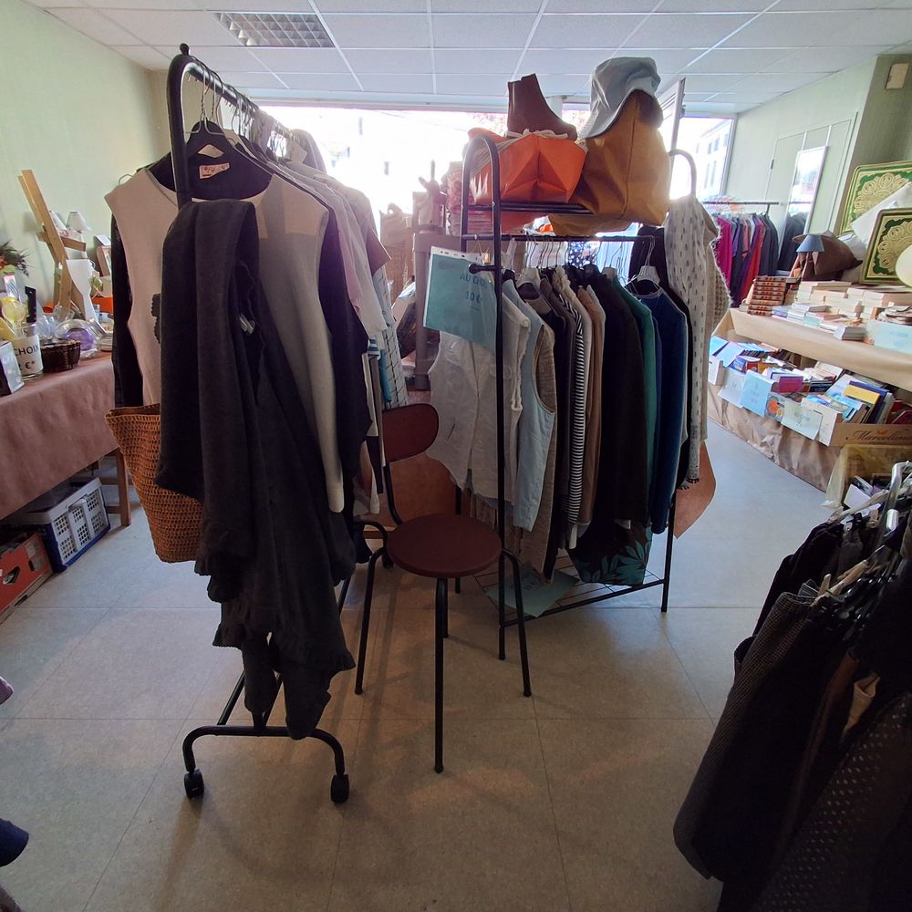 VIDE PLACARDS PENDERIES 0 Angoulme (16)