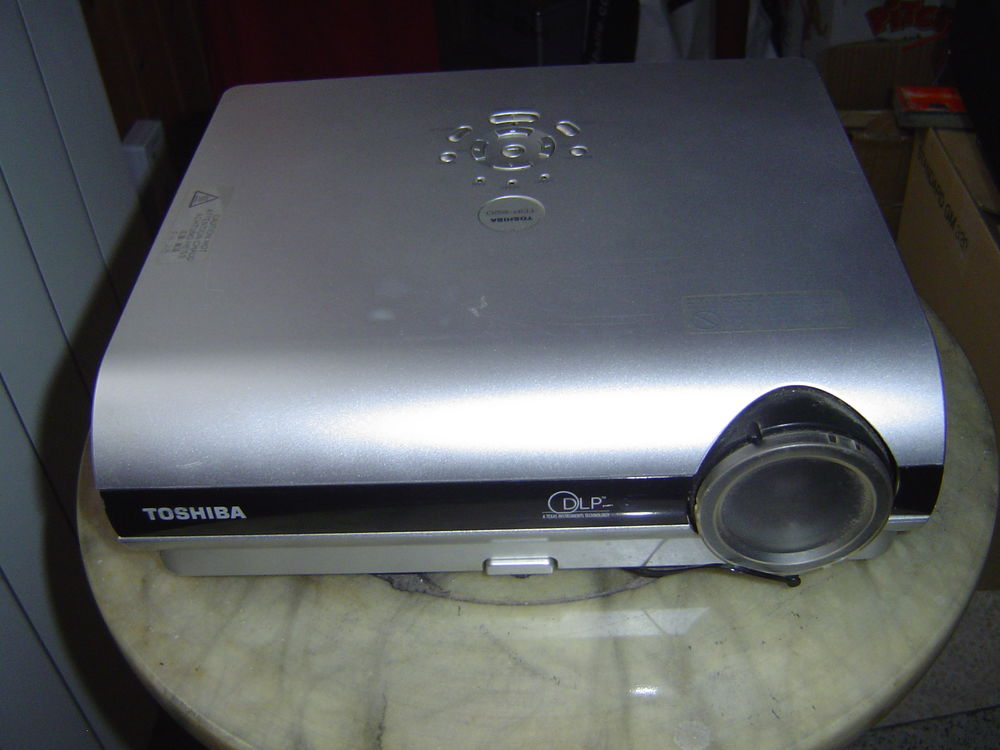 VIDEO PROJECTEUR THOSHIBA 0 Caumont (09)