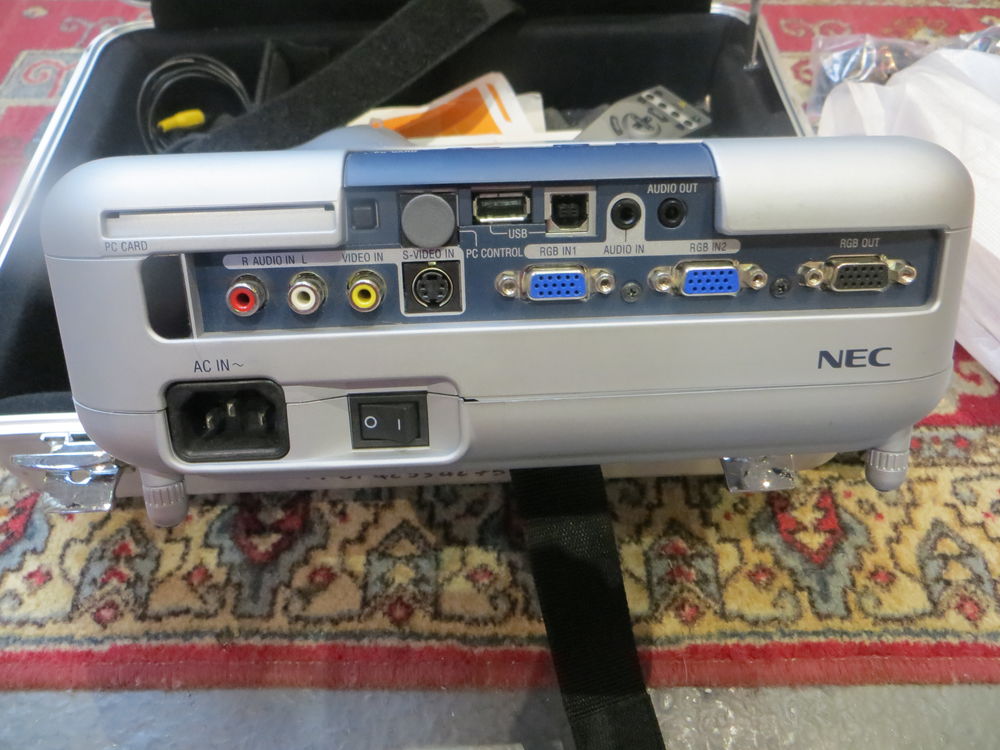 AV VIDEO PROJECTEUR NEC 120 Paris 8 (75)