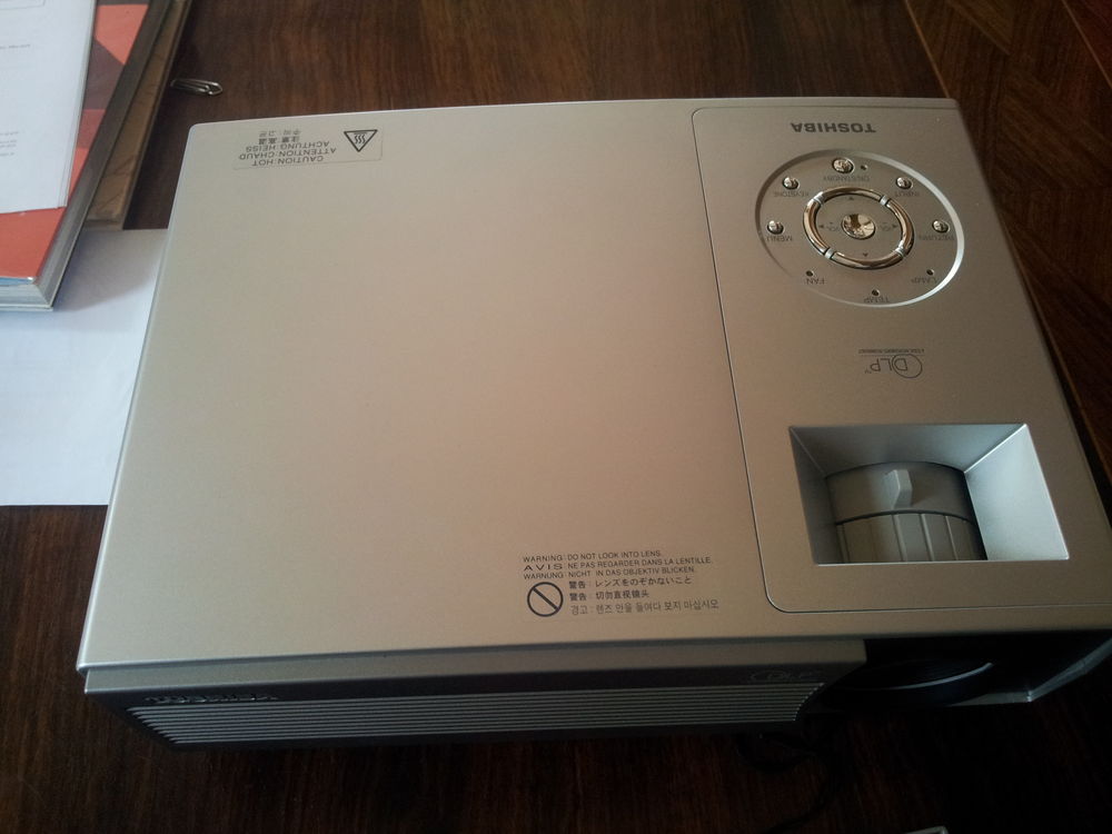 vid�oprojecteur TOSHIBA TDP-T100 0 Manosque (04)