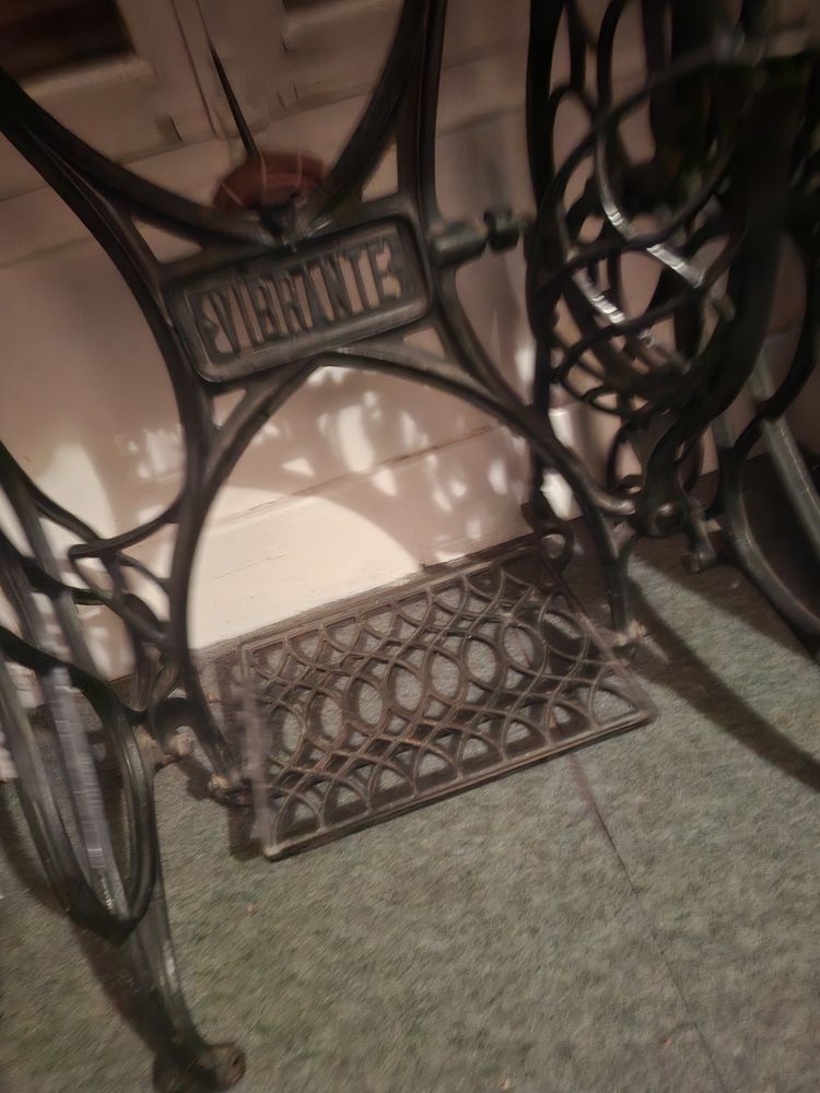 Vieille machine � coudre 100 Courpi�re (63)