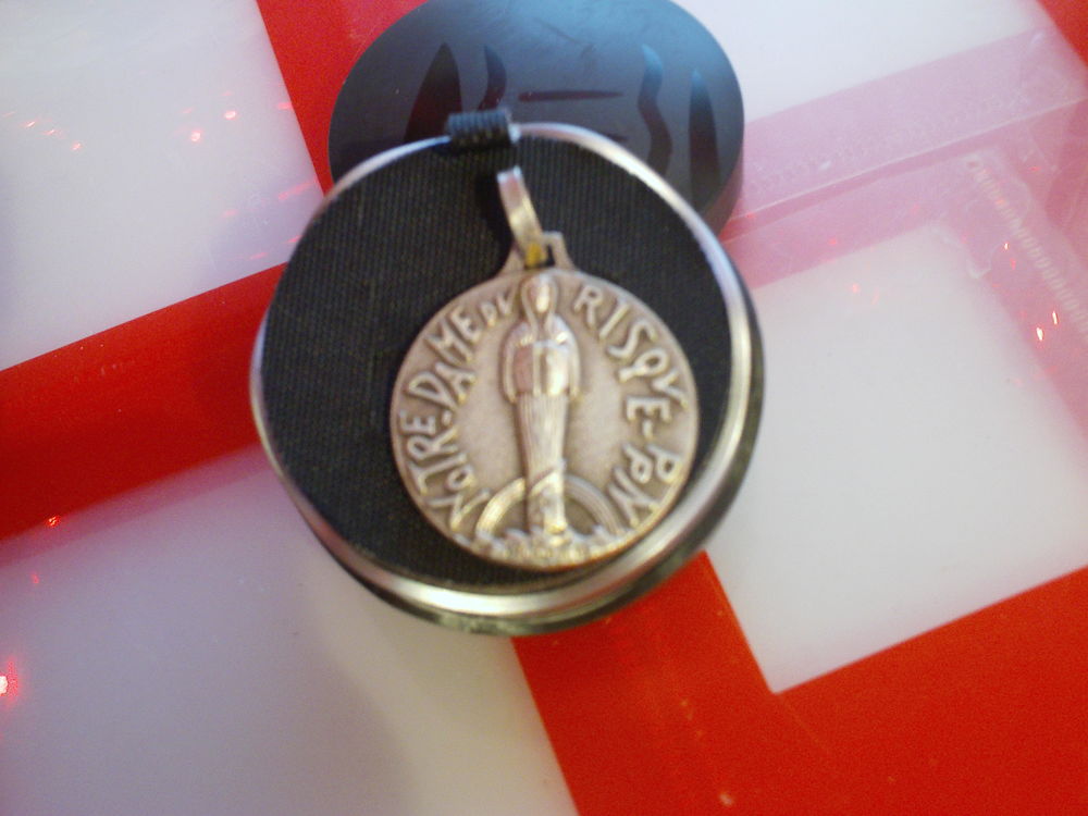 Vieille  m�daille en argent grav�e poin�on  Boquen N� 576 15 Beaune (21)