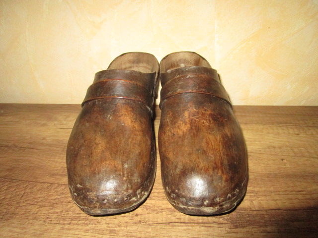 VIEILLE PAIRE DE SABOT BOIS 15 Villepinte (93)