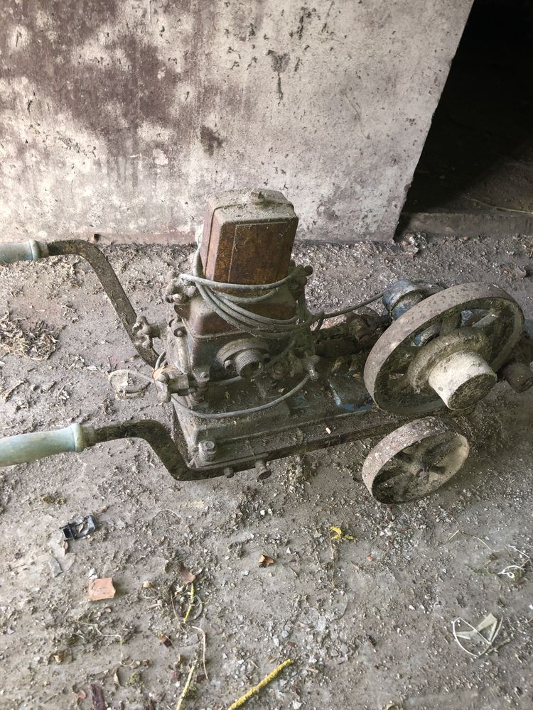 Vieille pompe � vin Andr� Bodin en bon �tat 100 Montr�al (32)