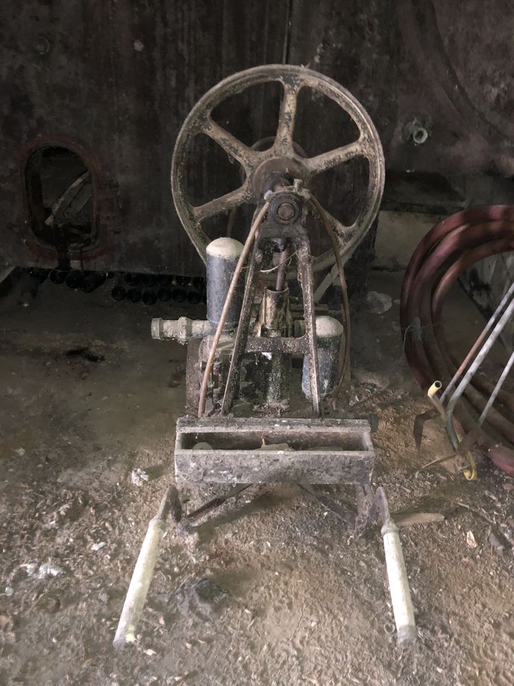 Vieille pompe � vin Normacem en bon �tat 100 Montr�al (32)