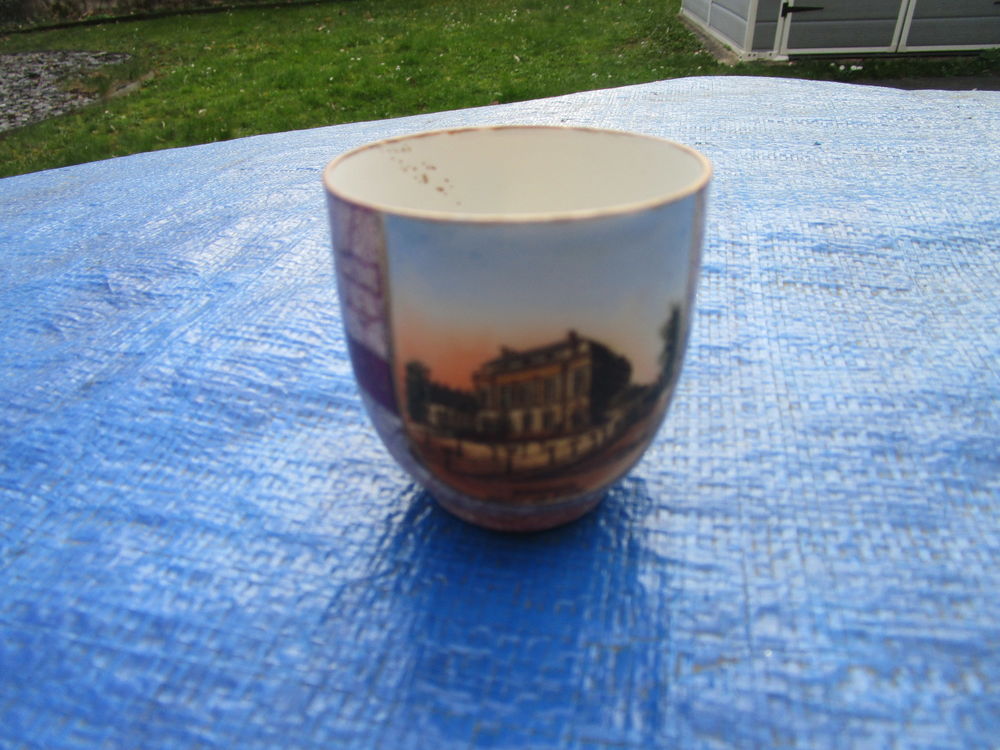 VIEILLE  TASSE COLLECTOR VILLE DE BOURGES HOTEL DE VILLE 0 Villepinte (93)