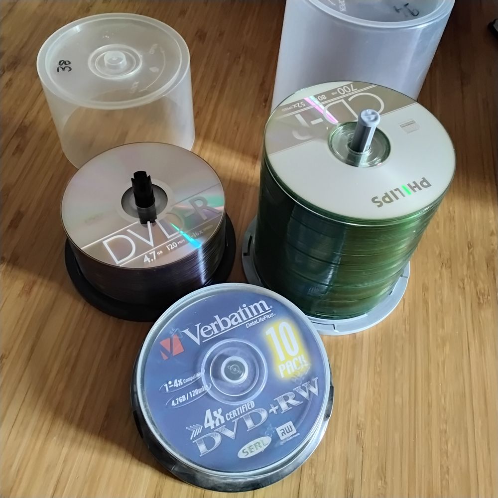 Lot cd et dvd vi�rges 20 Saint-Nazaire (44)