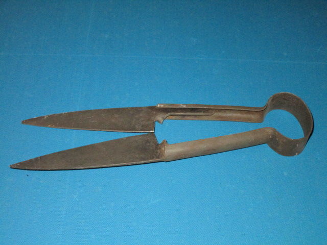  VIEUX CISEAUX  de tonte pour mouton berge fer forg� 18 Villepinte (93)