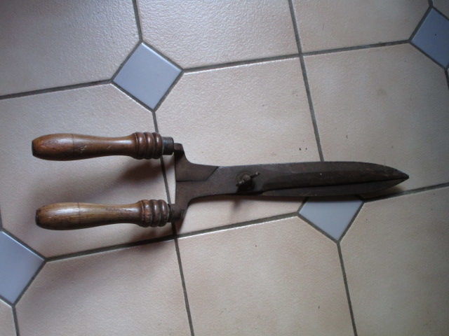 VIEUX GRAND SECATEUR CISAILLE A MAIN 25 Villepinte (93)