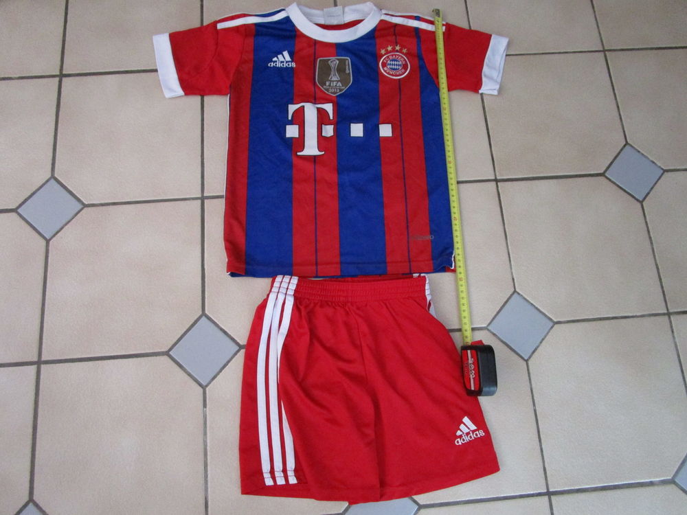 VIEUX MAILLOT +SHORT FOOTBALL BAYERN DE MUNICH BENATIA 16 Villepinte (93)