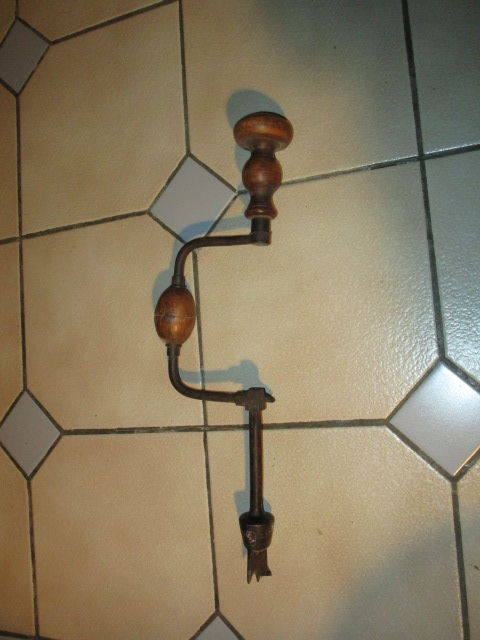  Vieux outils   Vilebrequin de tonnelier 14 Villepinte (93)