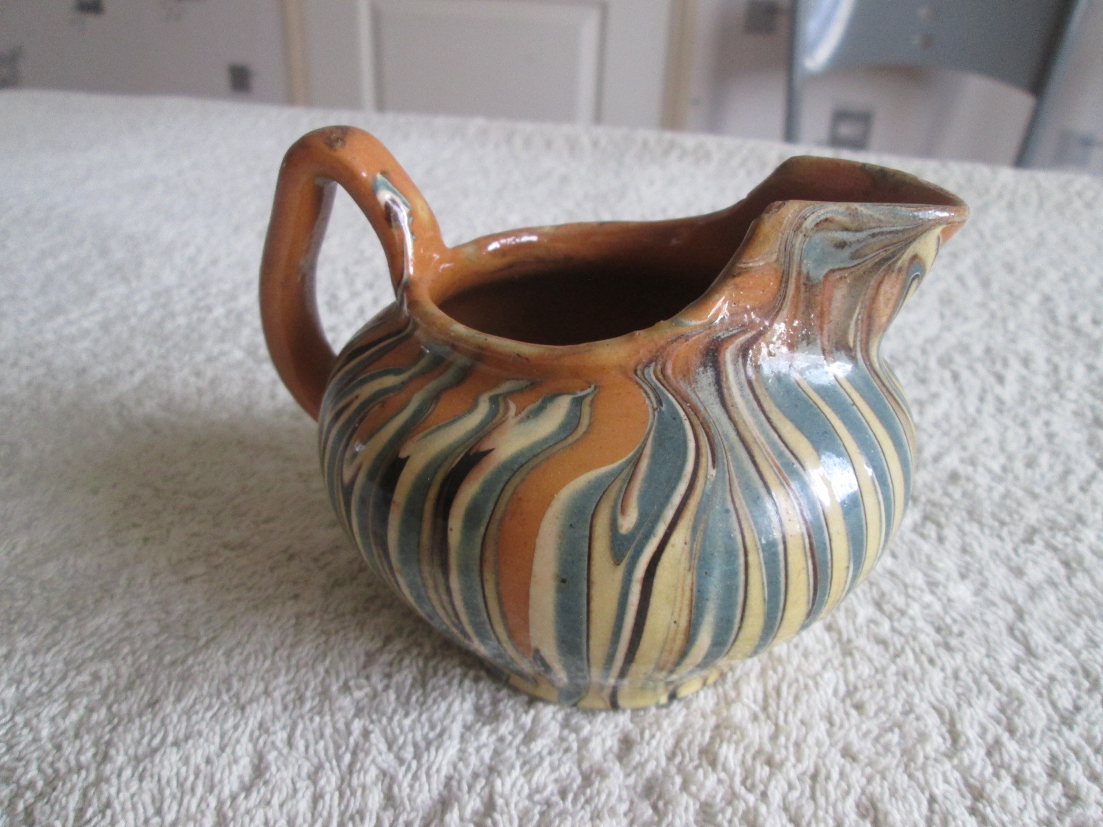 Vieux petit pichet en c�ramique pour sauce ou d�coration 8 Chauriat (63)