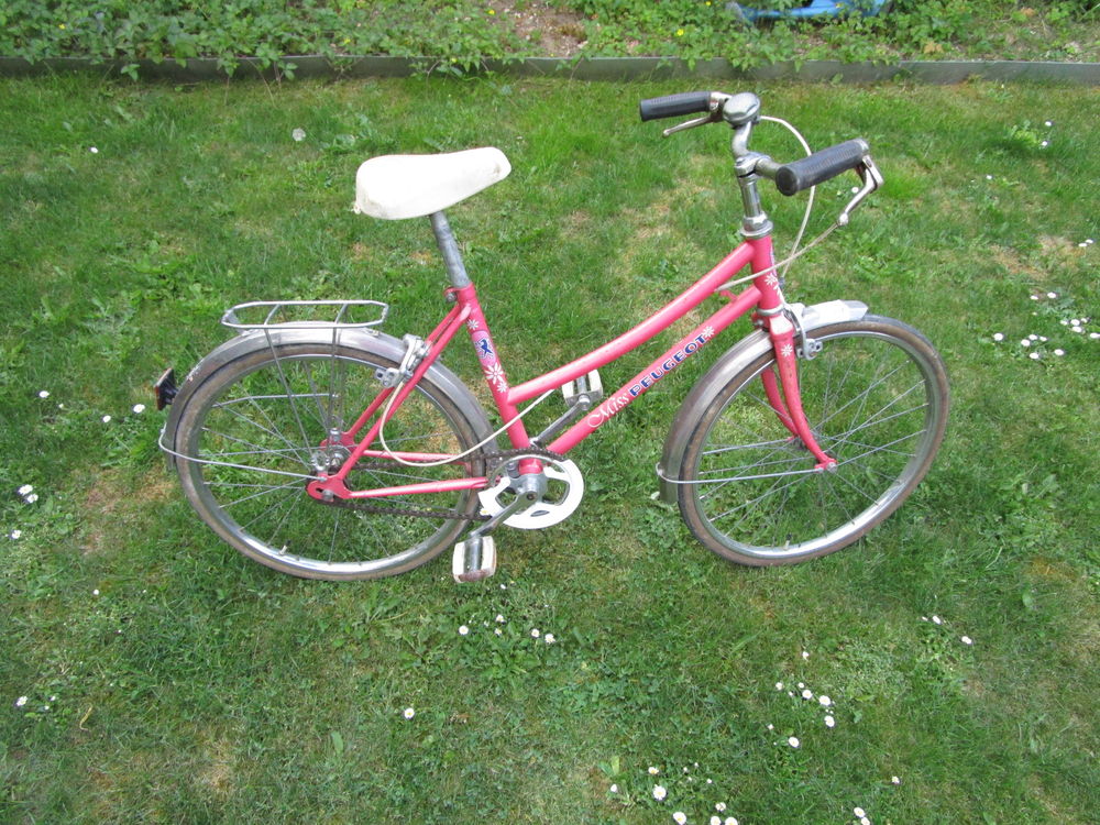 VIEUX VELO  annee 80  MISS PEUGEOT   LOT PMii9 55 Villepinte (93)