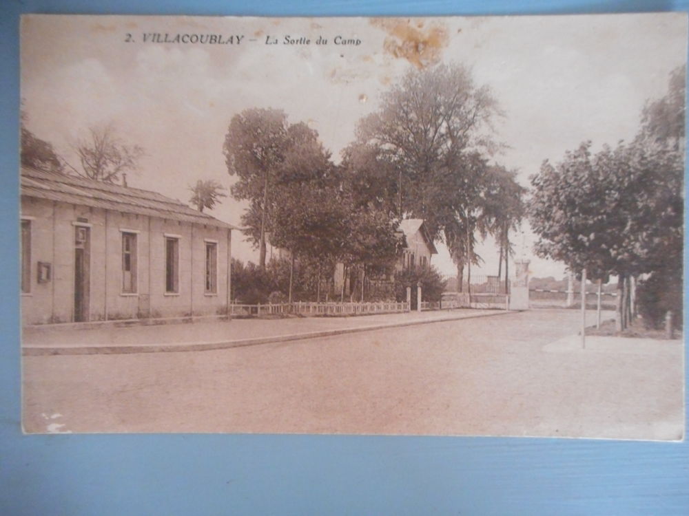CPA Villacoublay-La sortie du camp 4 Nieuil-l'Espoir (86)