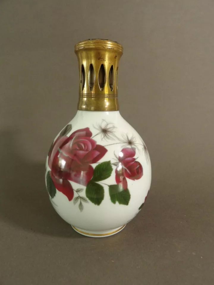 Vintage = Lampe berger sign� C  Tharaud  d�cor de Roses 40 Lucheux (80)