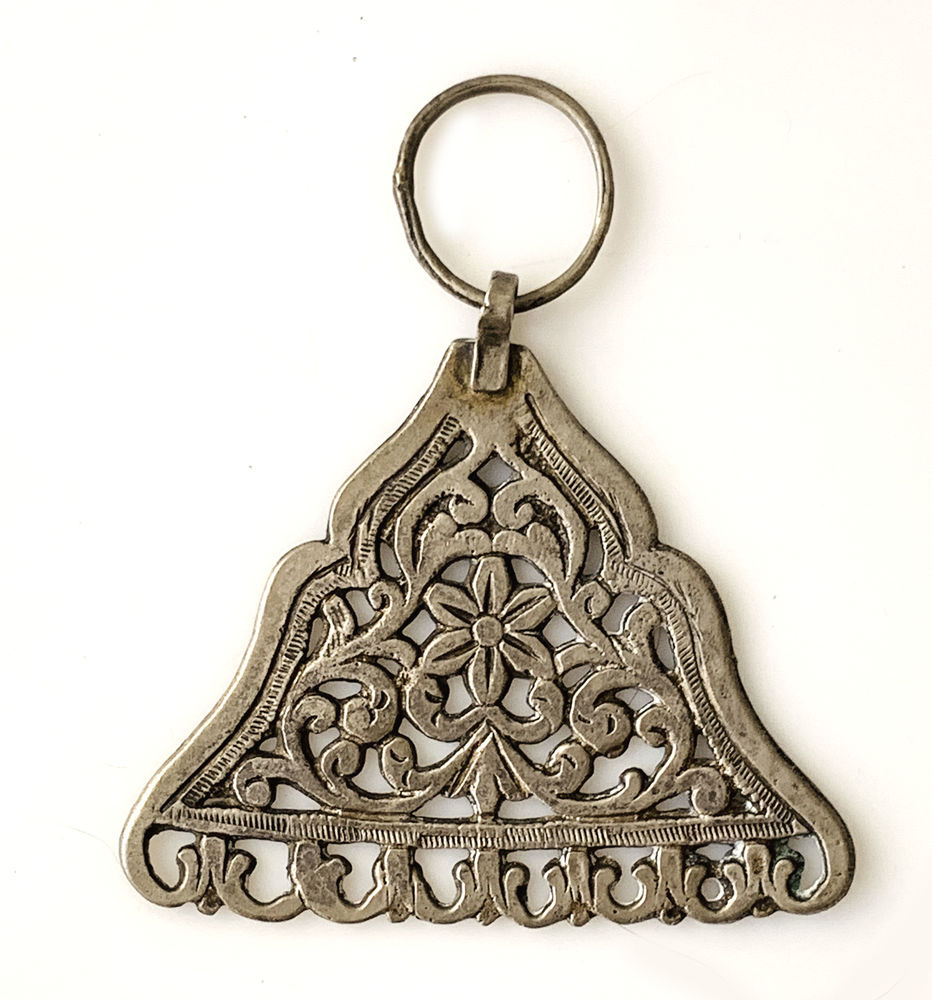 VINTAGE PENDENTIF TRIANGLE BIJOU TRES ANCIEN ARGENT CISELE 80 Nice (06)