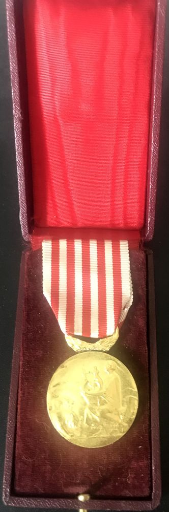 vintage tr�s rare M�daille or  Pour services rendus � l'art 0 Richwiller (68)