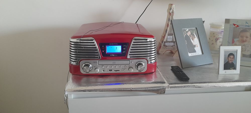 VINTAGE
CD, VINYL, USB, RADIO, CARDS 50 Aubagne (13)
