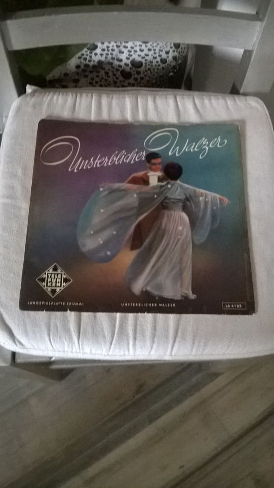 Vinyle B�la Sanders Und Sein Gro�es Tanzstreichorchester
Un 9 Talange (57)