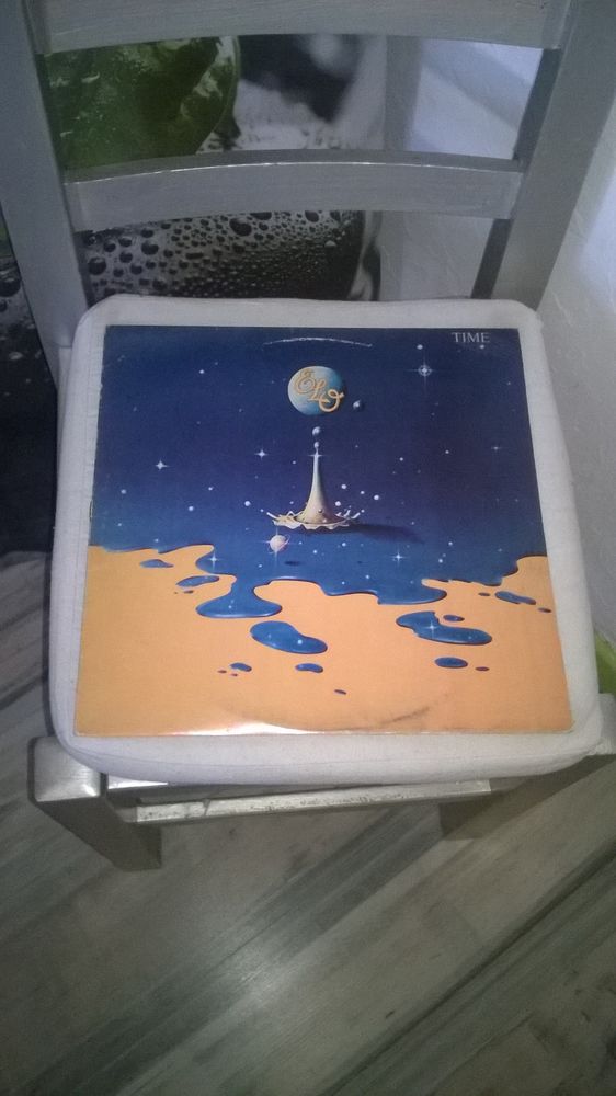 Vinyle ELO
Time
1981
Excellent etat
Prologue	1:15
Twilig 20 Talange (57)