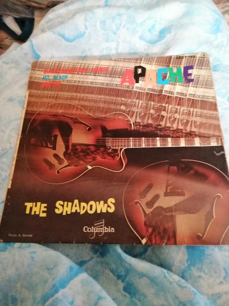 Vinyle 45 tours Apache  The shadows  1964 10 Saint-Yzan-de-Soudiac (33)