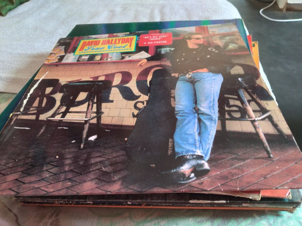 14 vinyles 33 tours de johnny hallyday dont 1 coffret 90� 90 Athis-Mons (91)