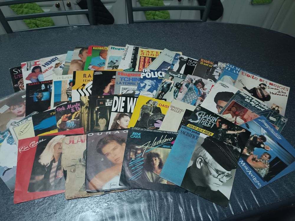 Lot vinyles 45-Tours 60 Besan�on (25)