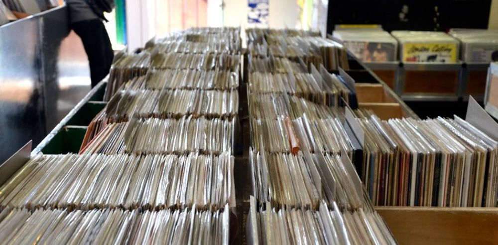 s de + 50 vinyles 0 Pantin (93)