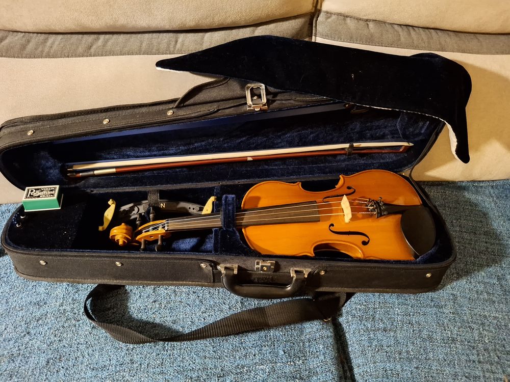 Violon alto avec housse de transport, archet et accessoires. 400 F�gr�ac (44)