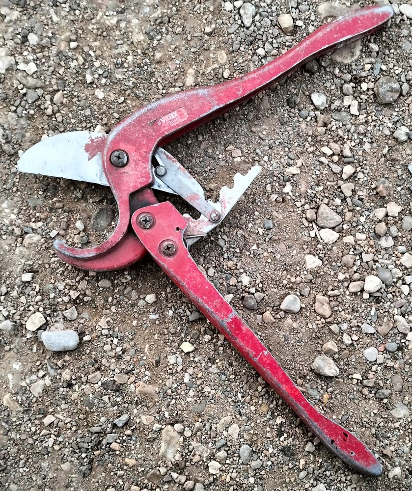 virax coupe tube cremaillere plastique 63 mm  211464 90 Saint-Jean-de-Fos (34)