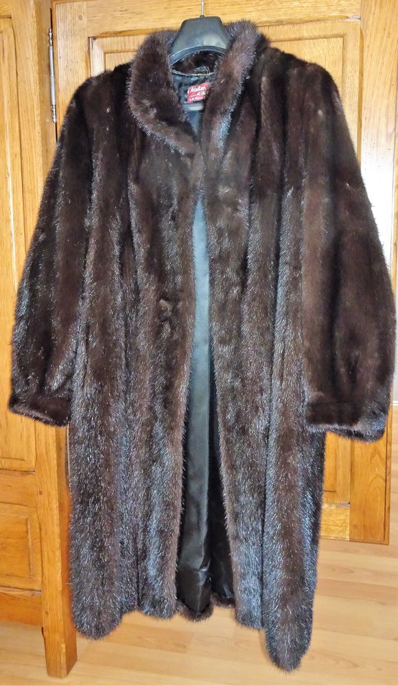 VISON TAILLE 48 r�alis� par  l'atelier du cuir et de la four 600 Ouistreham (14)