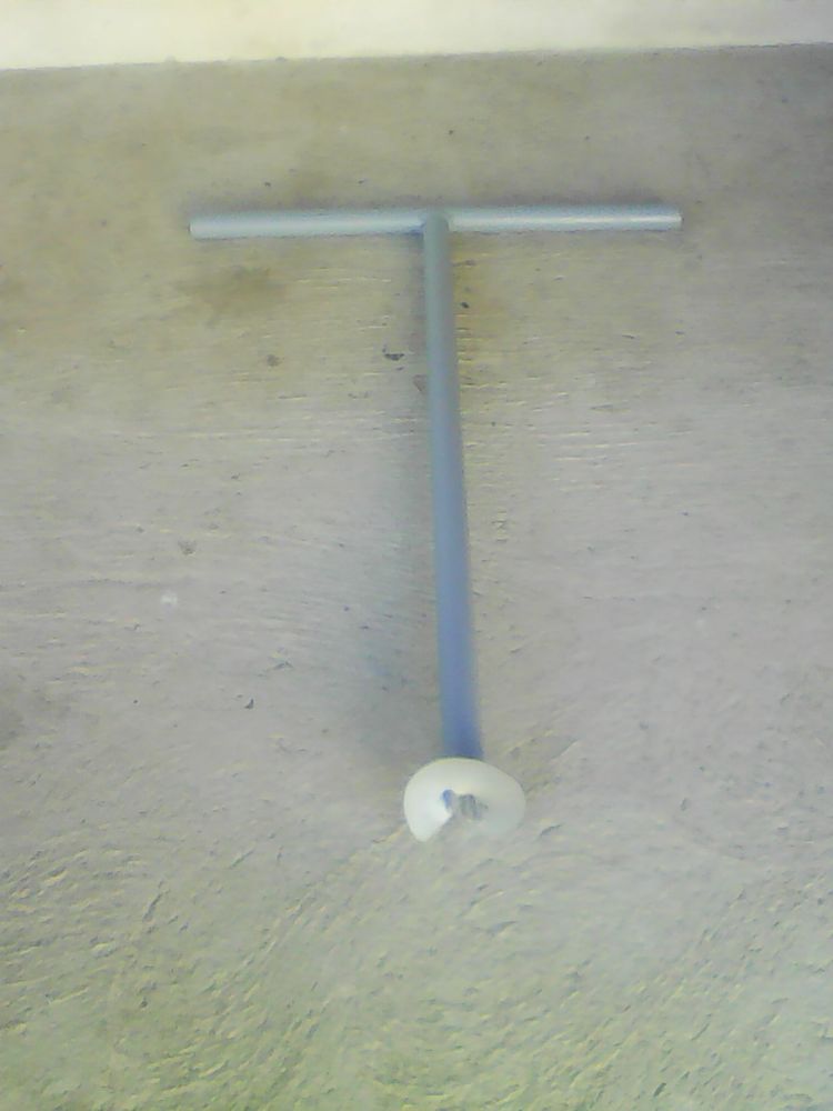 Cl� de vissage manuel, neuve pour amarre � disque. 25 Cleyrac (33)