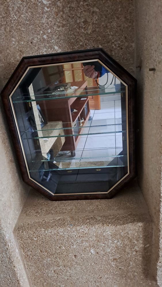 Vitrine � bibelots 15 Saint-Chamond (42)