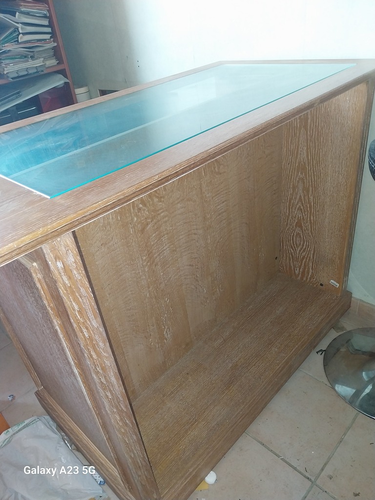 Vitrine en bois avec plateau en verre 100 Graveson (13)