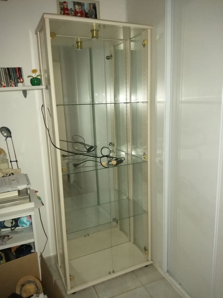 Vitrine. Bois et verre 50 Champagn�-les-Marais (85)