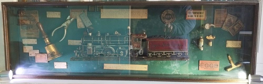 Vitrine d�corative locomotive vapeur 50 Neuilly-Plaisance (93)