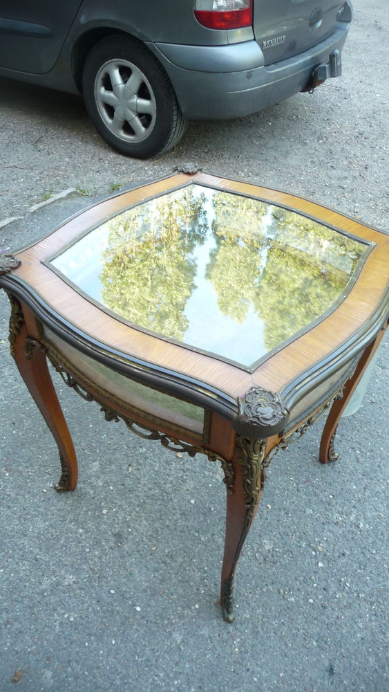 vitrine louis xv 380 Trappes (78)