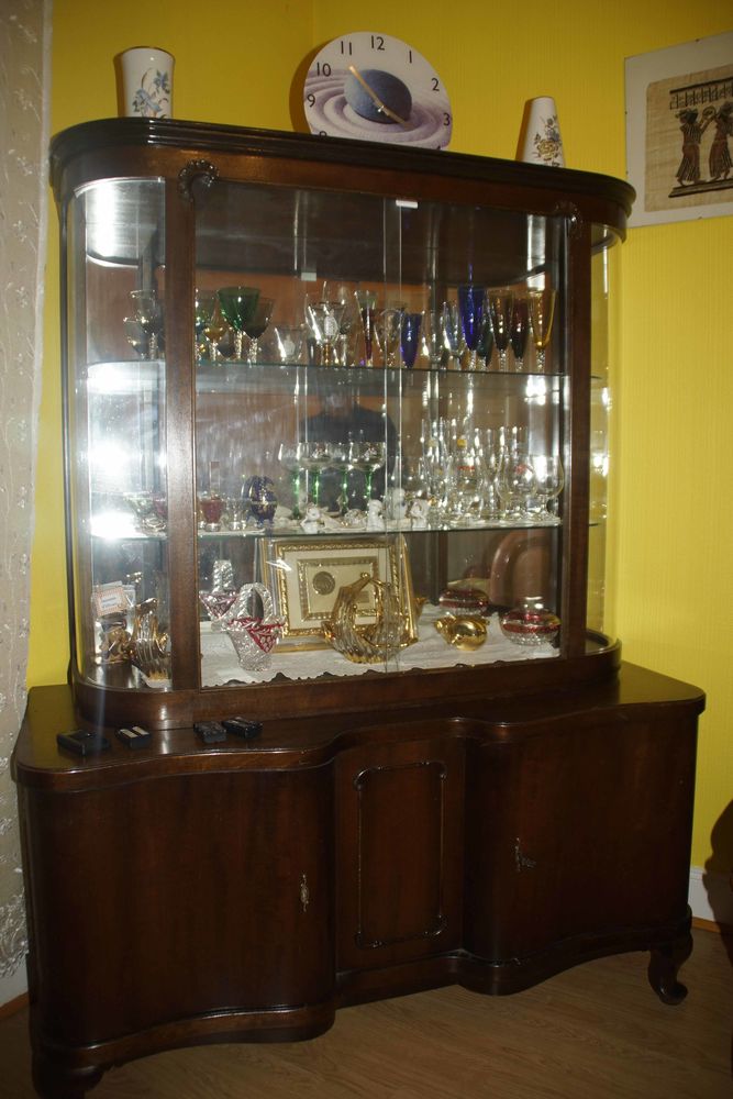 Vitrine et meuble de coin en bois. 0 Schiltigheim (67)