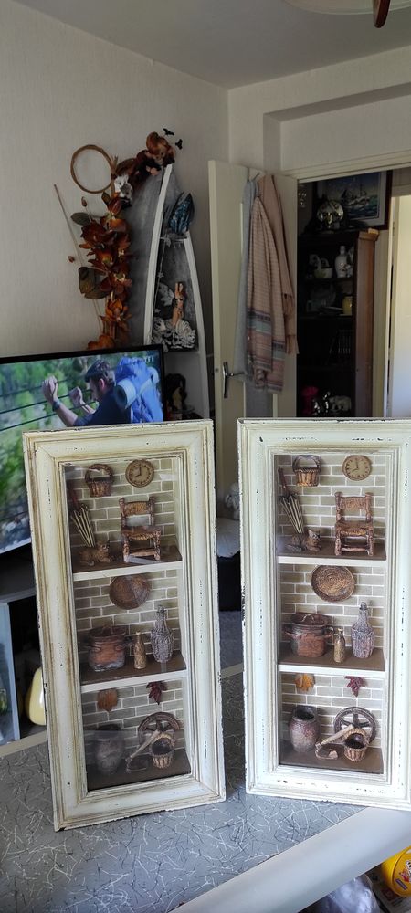 vitrine murale decor�e
60 CM X 46 CM
10 Mortain (50)