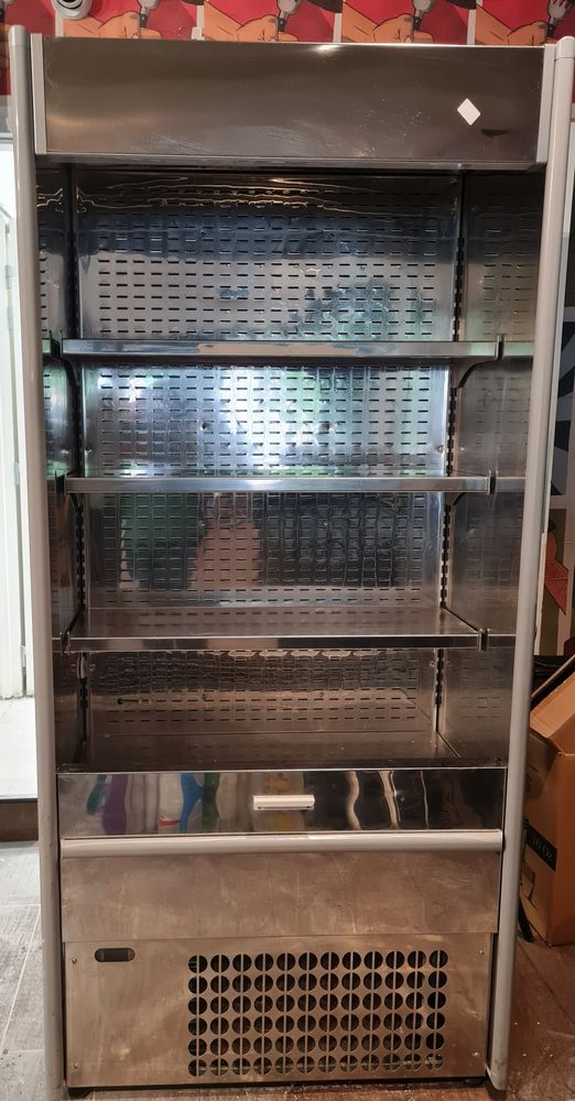vitrine murale libre-service avec rideau 1200 Valence (26)