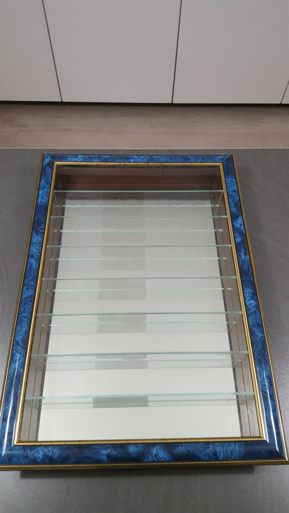 Vitrine murale 
35 Aigues-Mortes (30)