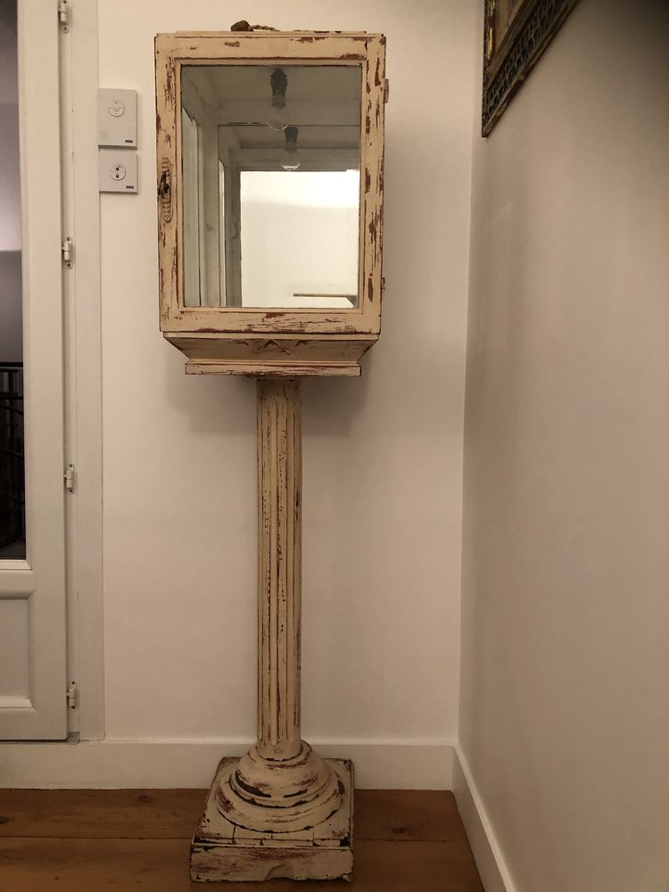 Vitrine sur pied 210 Paris 15 (75)