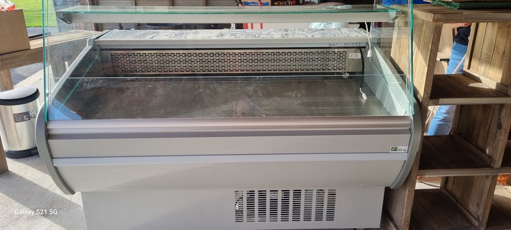 VITRINE R�F�R�E 1100 Saint-Julien-de-Concelles (44)