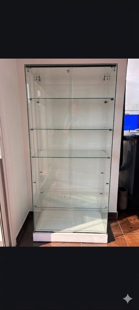 Vitrine en verre sur Roulettes 150 Nice (06)