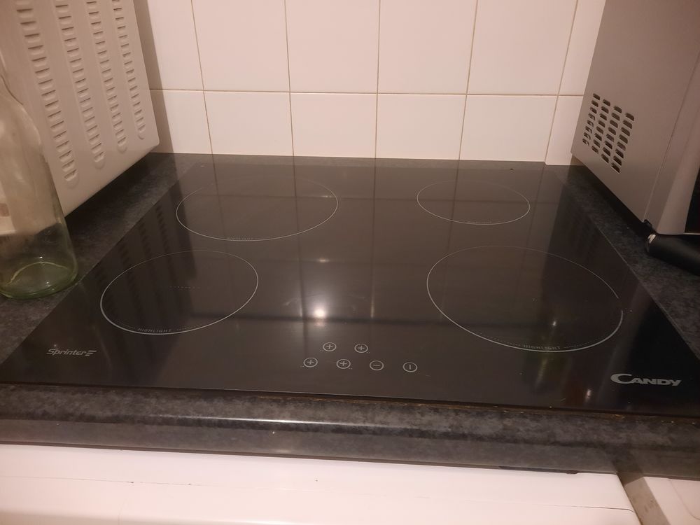 une vitroc�ramique de la marque candy 60 Vizille (38)