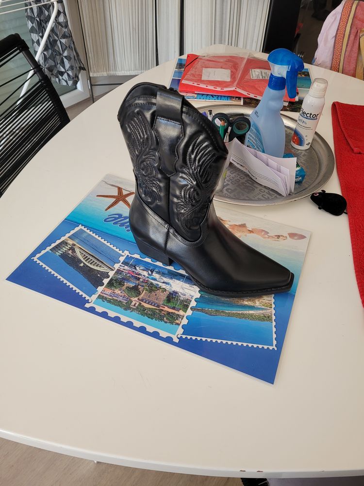 Voici des,bottes neuves
Taille 39 
Eat neuf 
30 La Fouillouse (42)