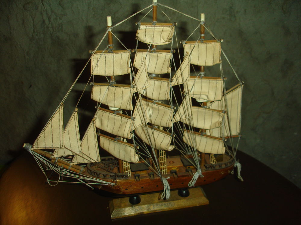 voilier repr�sente Fr�gate du 18 �me Si�cle
bois corde toile 6 Charnay-l�s-M�con (71)