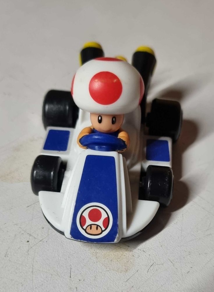 voiture de course toad mario kart jeu vid�o McDonald's 2014 12 Auxerre (89)