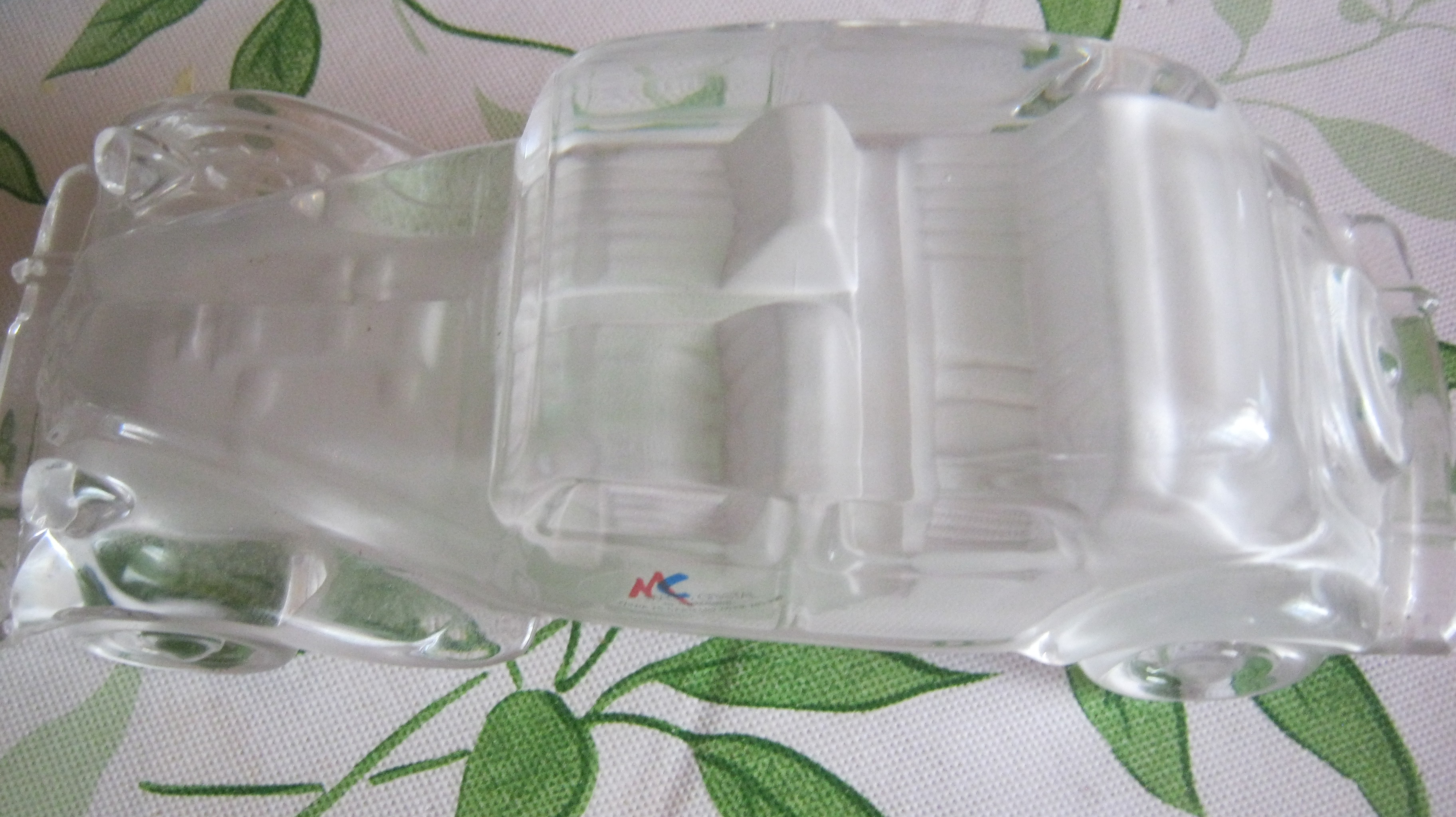 VOITURE EN CRISTAL  MAGIC CRISTAL    NEUVE  38 Vichy (03)